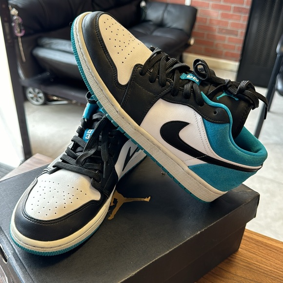 Air Jordan 1 Low SE - Picture 3 of 14